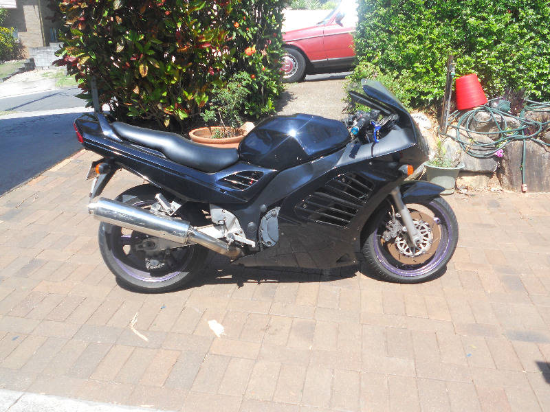 Suzuki RF900cc - Brisbane Motorcycles