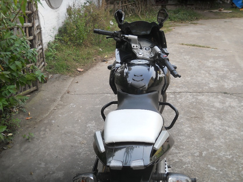 220f  pulsar  - Kolkata Motorcycles