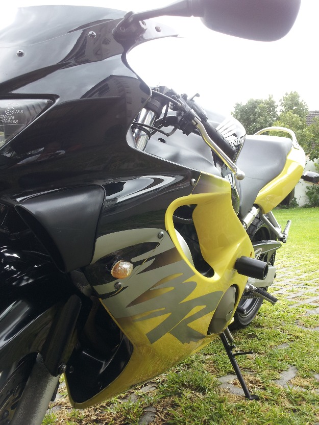  great condition Honda CBR600F4 - Cape Town Motorcycles