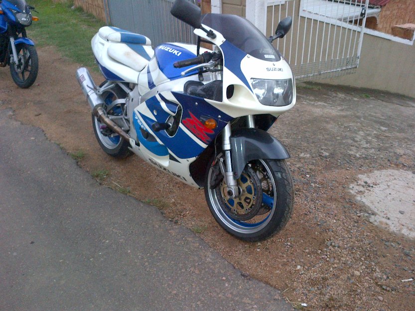 gsxr 750 srad injected r32 - Durban Motorcycles