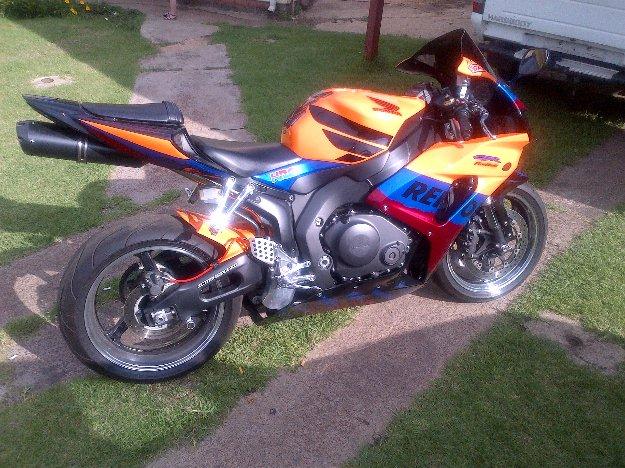  fire blade Honda CBR 1000cc - Middelburg Motorcycles