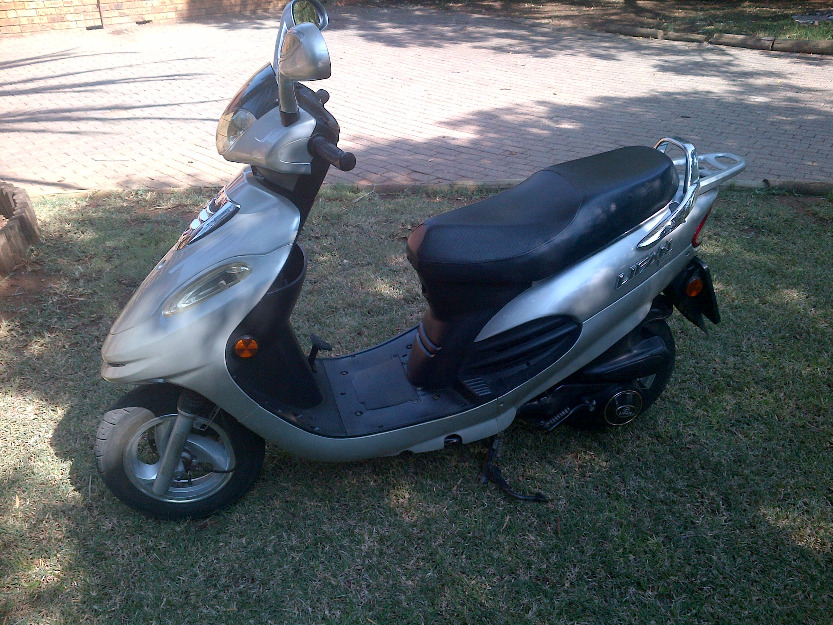 Scooter lf 125cc - Klerksdorp Motorcycles