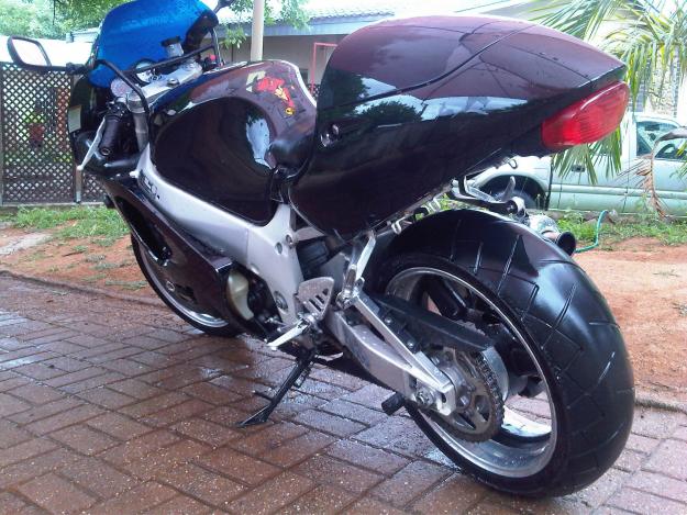  srad suzuki gsxr 750cc - Nelspruit Motorcycles