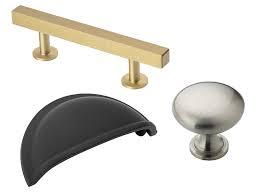 How to Choose between Knobs or Pulls on Kitchen Cabinets - Brisbane Furniture