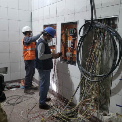 Servicios de entubados y cableados en edificios