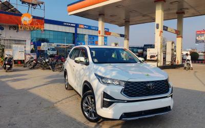 Luxury Innova Hycross Rental Jaipur – Book Now with Raj Travels