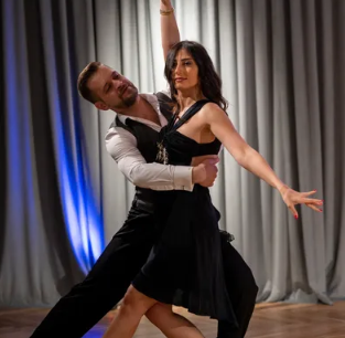 Get Romantic Ballroom Dance Lessons for Couples