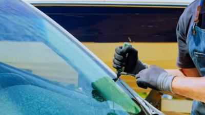 Auto Glass Replacement Service 