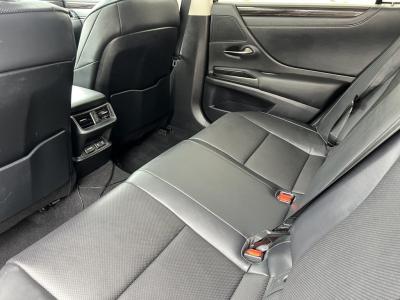 2019 Lexus ES Hybrid 300h FWD  WhatsApp me (+971586703639) - Ajman Used Cars