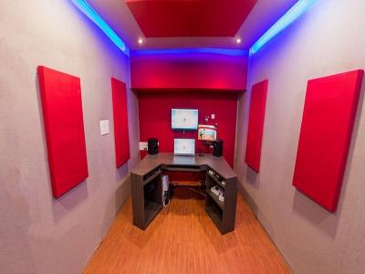 Chroma Studio on rent in Pune - Soundmagix Studio