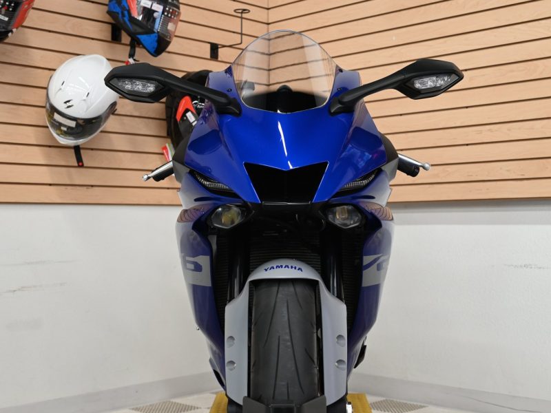 2020 Yamaha R6.....contact me on whatsapp: +971563148402