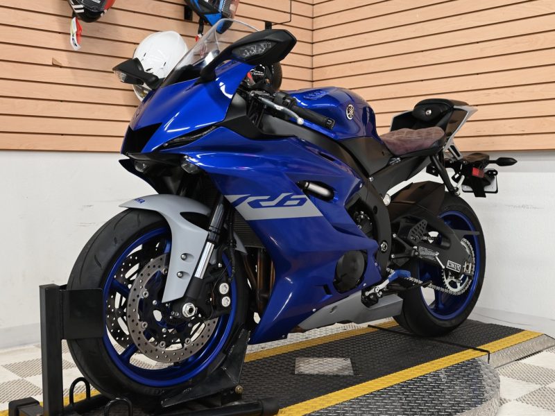 2020 Yamaha R6.....contact me on whatsapp: +971563148402