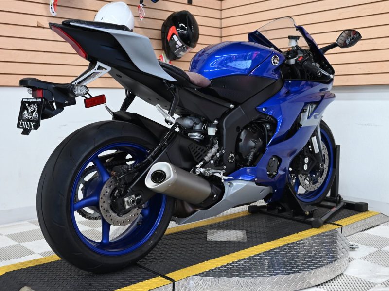 2020 Yamaha R6.....contact me on whatsapp: +971563148402