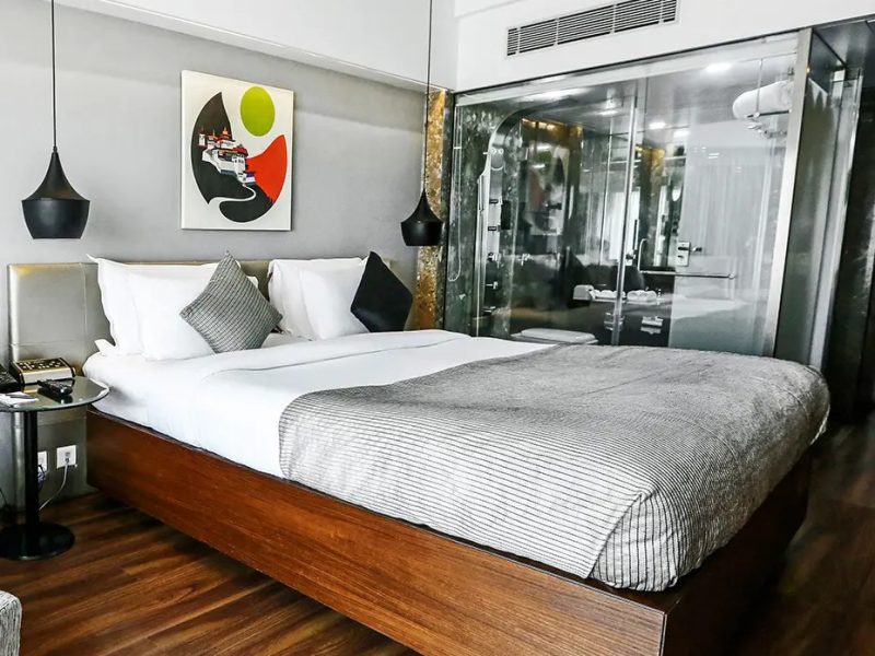 Comfortable Accommodation in juhu Near Beach & Airport