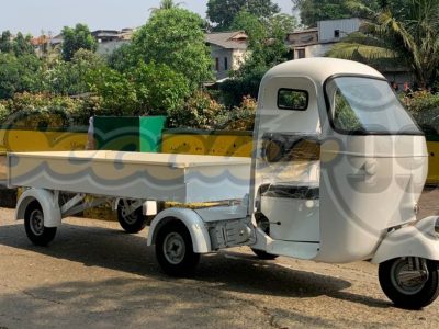 Ape Bajaj Pentaro Vintage Utility Trike for Modern Business