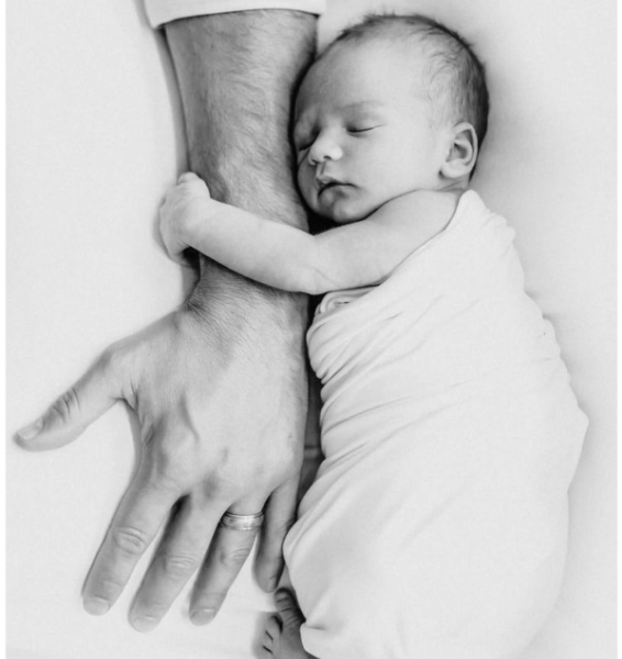 Best New Born Photoshoot in Noida