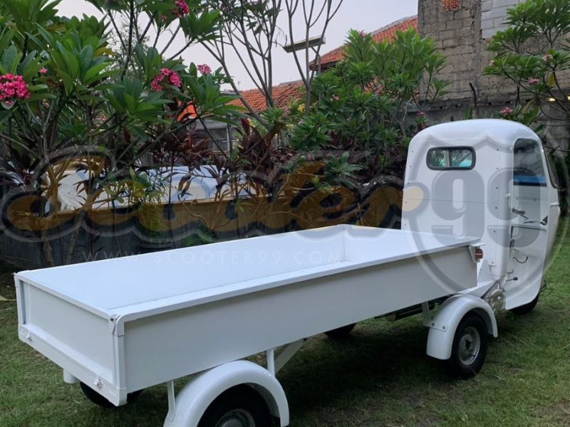 Ape Bajaj Pentaro Vintage Utility Trike for Modern Business