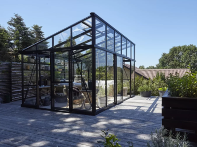 Janssens Modern Greenhouse for Elegant Year-Round Growing