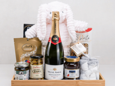 New Parent Gift Baskets to Celebrate a Growing Family
