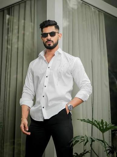 White Shirt: A Timeless Wardrobe Essential for Every Occasion