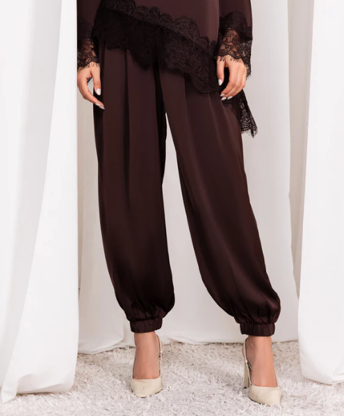 Indo Western Outfits for Women: The Perfect Blend of Tradition and Modern Style