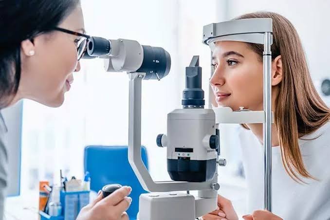 Best Eye Doctor in Lucknow – Expert Eye Care at DP Bora Hospital