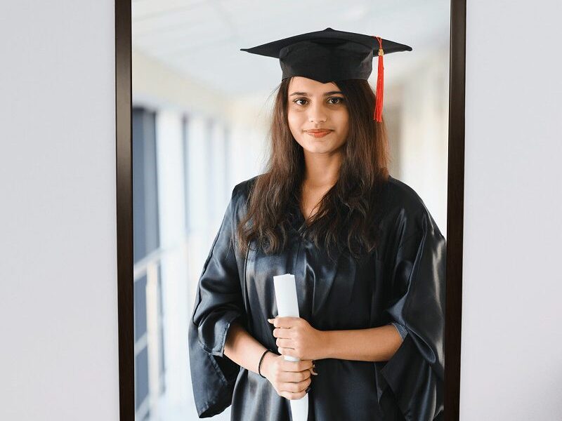 Online Frames vs Traditional Framing: Which Option is Best for Your Photos?