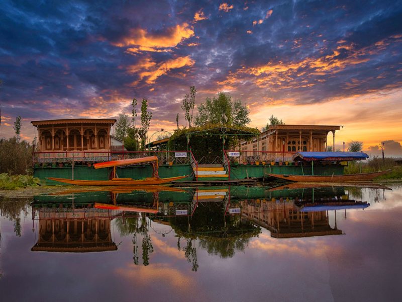 Srinagar Delights 4 Nights 5 days starting from 18000/- Per Person