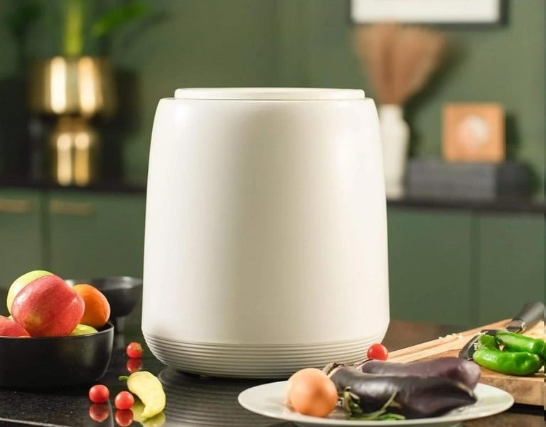 Sustainable Indoor Tabletop Composter for Gardeners