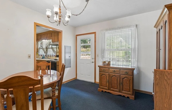 Nice house with carport and large yard Stove