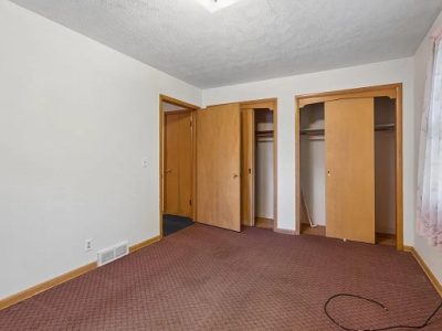 Nice house with carport and large yard Stove