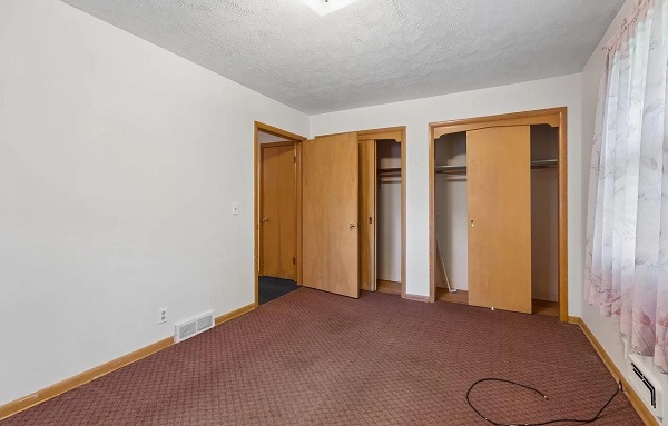 Nice house with carport and large yard Stove