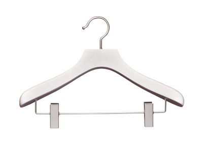 Are Men’s Wooden Suit Hangers Worth Choosing?