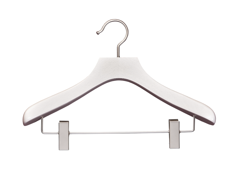 Are Men’s Wooden Suit Hangers Worth Choosing?