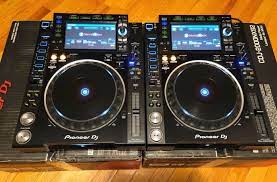 Selling 2x Pioneer CDJ-2000 Nexus2 & 1x PIONEER DJM-900 Nexus2