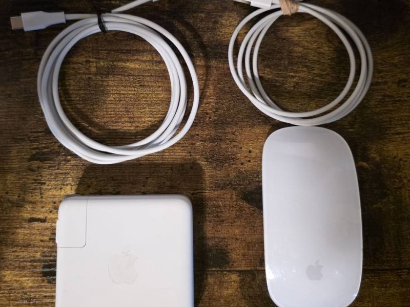 2018 MacBook Pro 15" i7 / 16GB / 512GB – Excellent Condition + Accessories $300 (Email to order: dudhumedu@outlook.com)