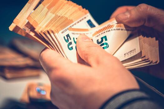 Borrow money from a private individual—a reliable option: 3% interest p.a.