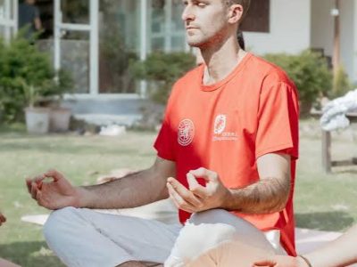 100 Hour Yoga TTC in Rishikesh – Begin Your Yoga Journey