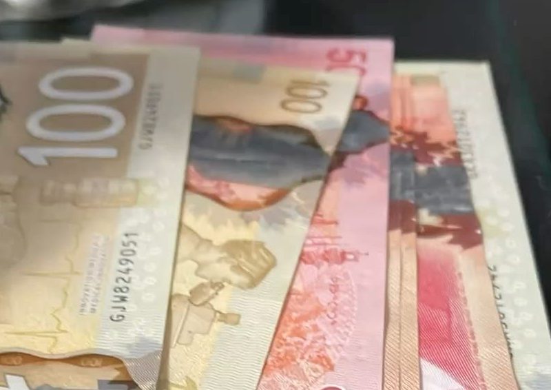 Authentisch und echt wirkende Euro, US-Dollar, Britische Pfund usw. zu verkaufen